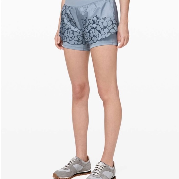 Lulu Shorts - Picture 1 of 7